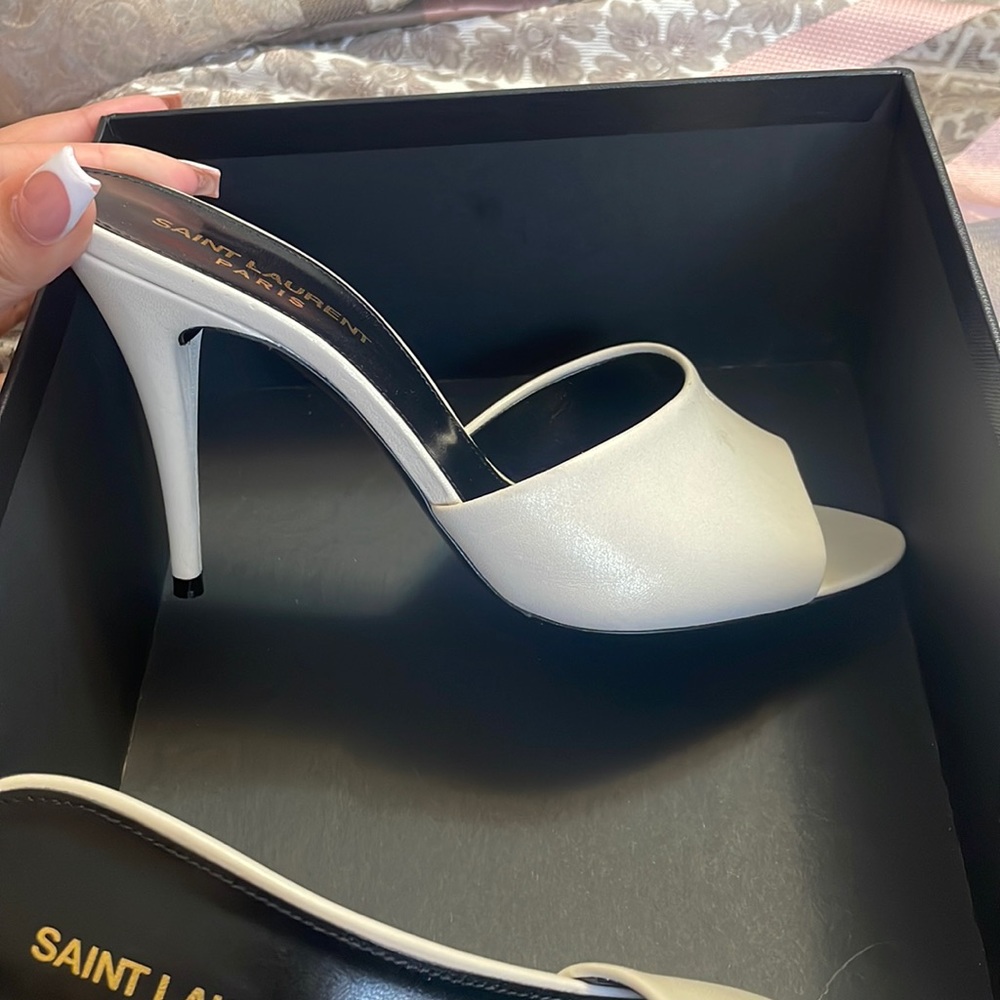 Saint Laurent LA 16 Mules in Smooth Leather